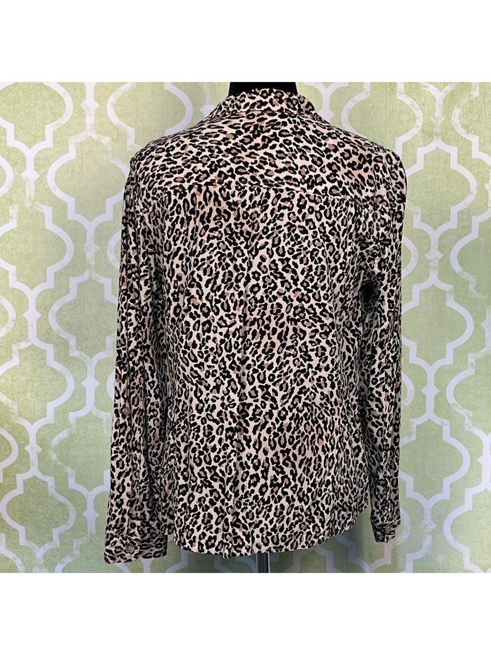 Jones New York Signature Women's Top Large Roll Tab Sleeve Animal Print Blouse - Picture 3 of 11